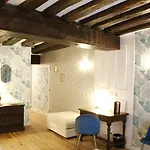 De La Bretonnerie 3*