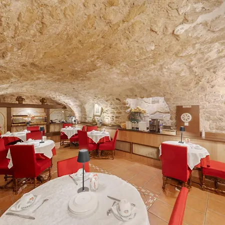 Hotel De La Bretonnerie 3*