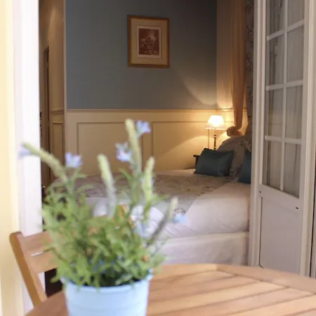 מלון De La Bretonnerie 3*