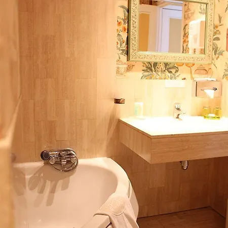 Hotel De La Bretonnerie Paris